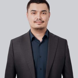 Алем Хасенов (зам. директора по учебно-воспитательной работе в старшей школе)